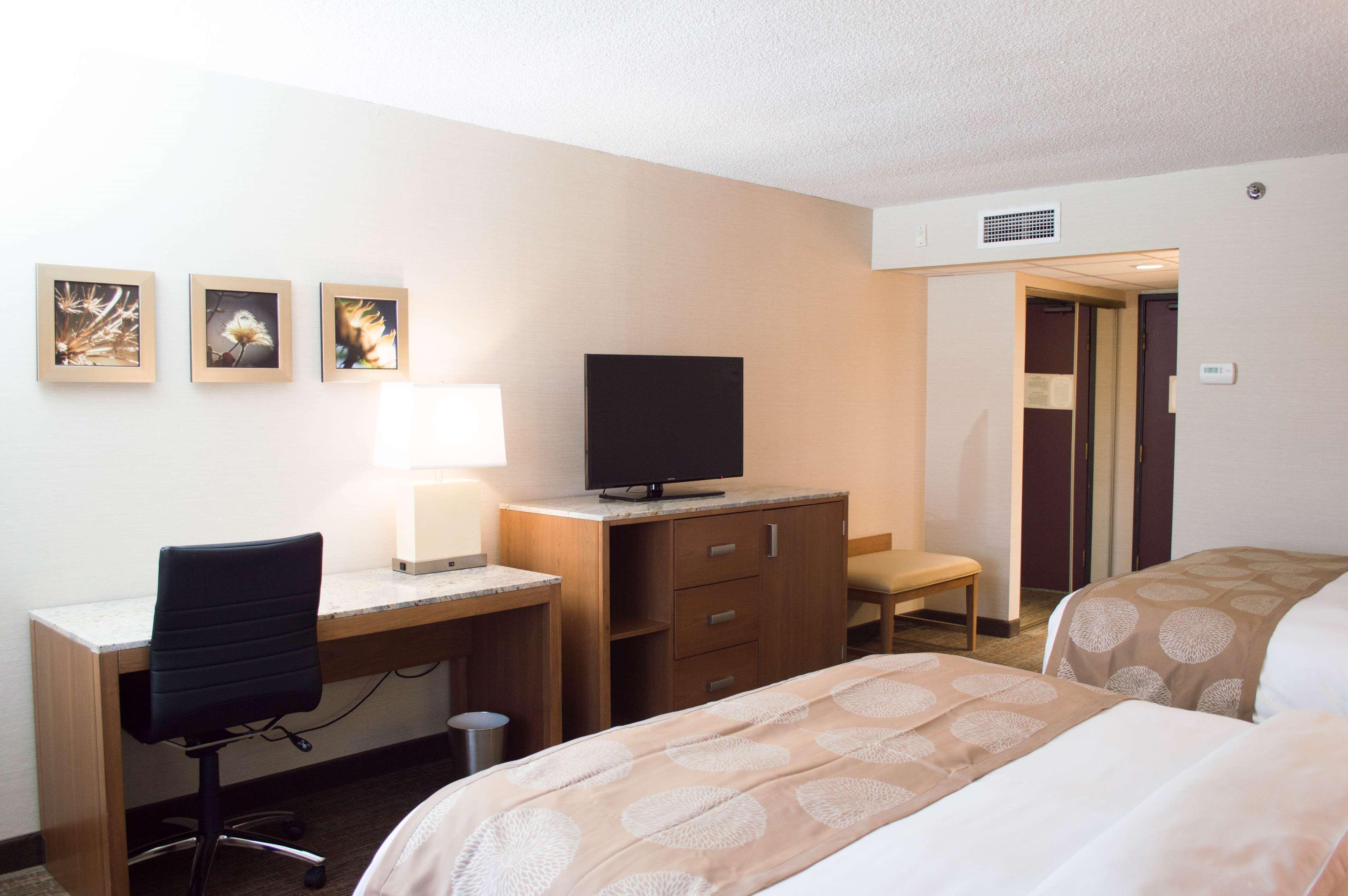 Radisson Hotel Detroit-Farmington Hills Exterior foto