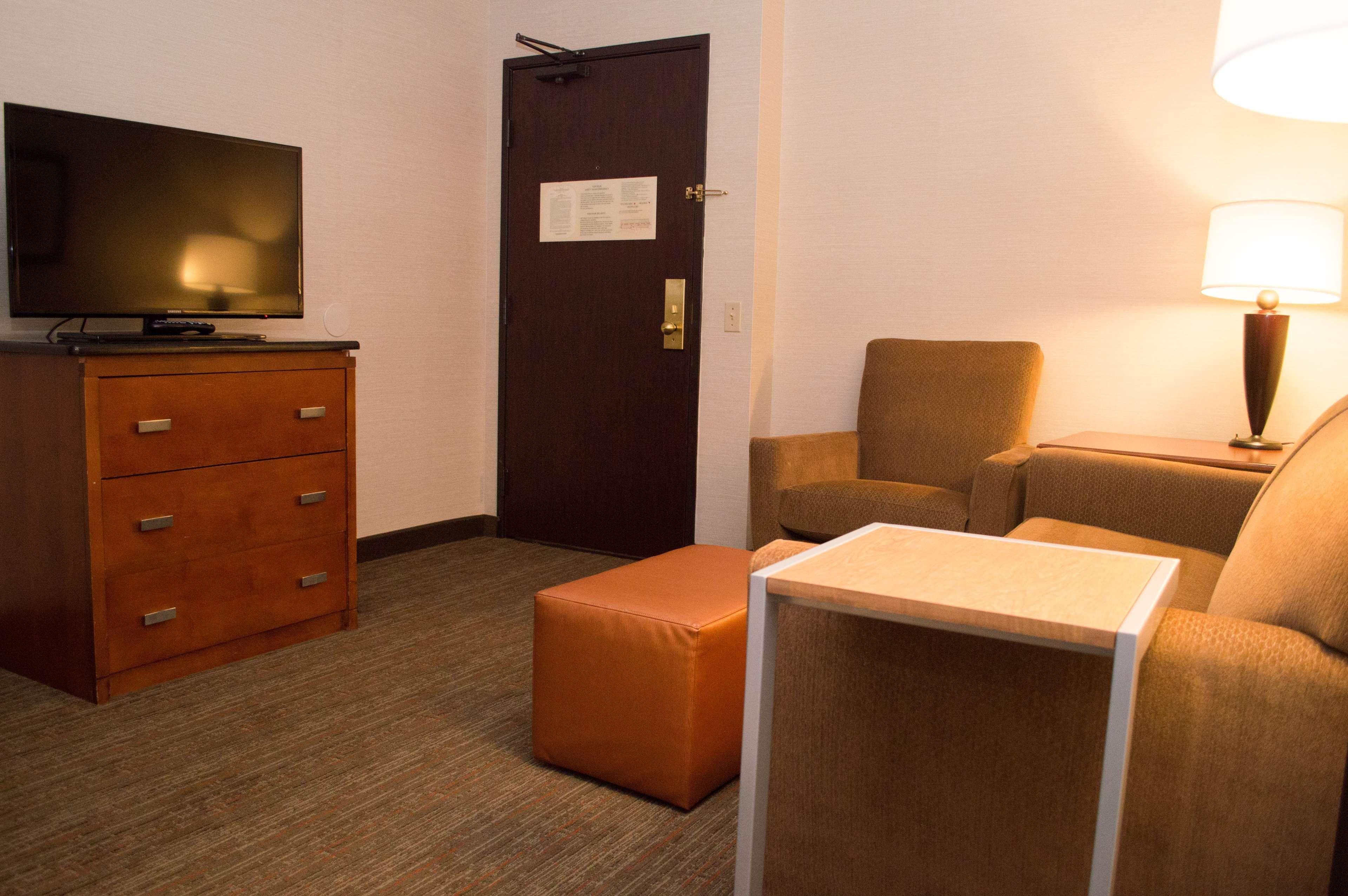 Radisson Hotel Detroit-Farmington Hills Exterior foto