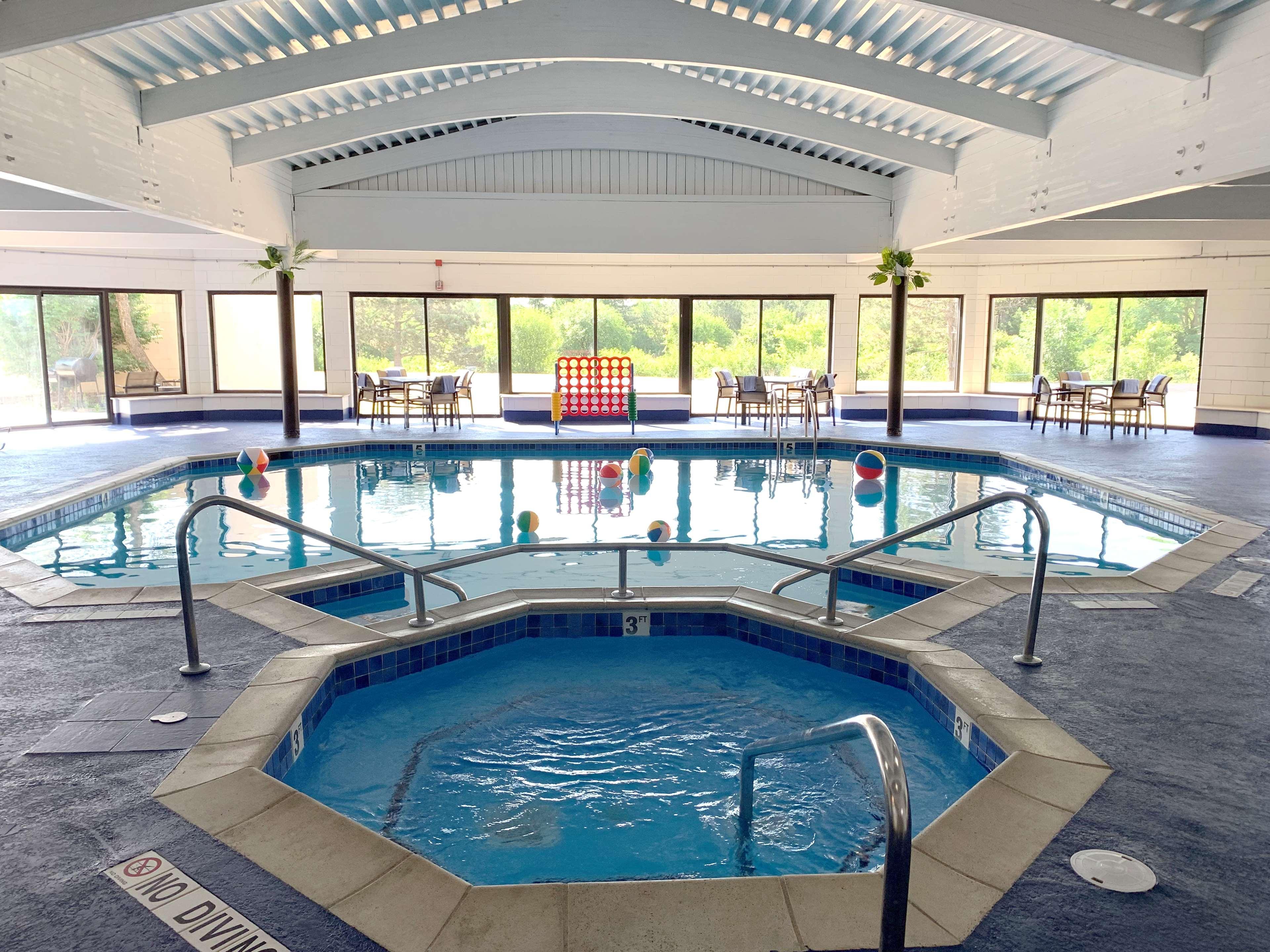 Radisson Hotel Detroit-Farmington Hills Exterior foto