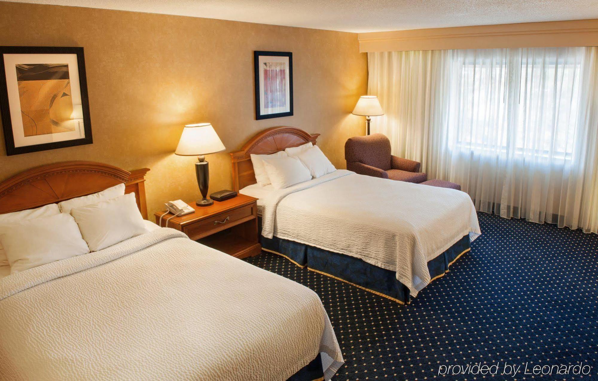 Radisson Hotel Detroit-Farmington Hills Exterior foto