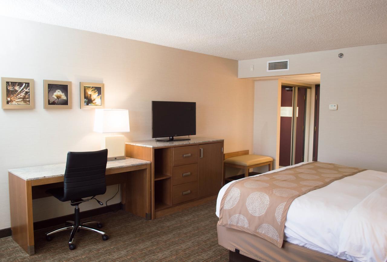 Radisson Hotel Detroit-Farmington Hills Exterior foto