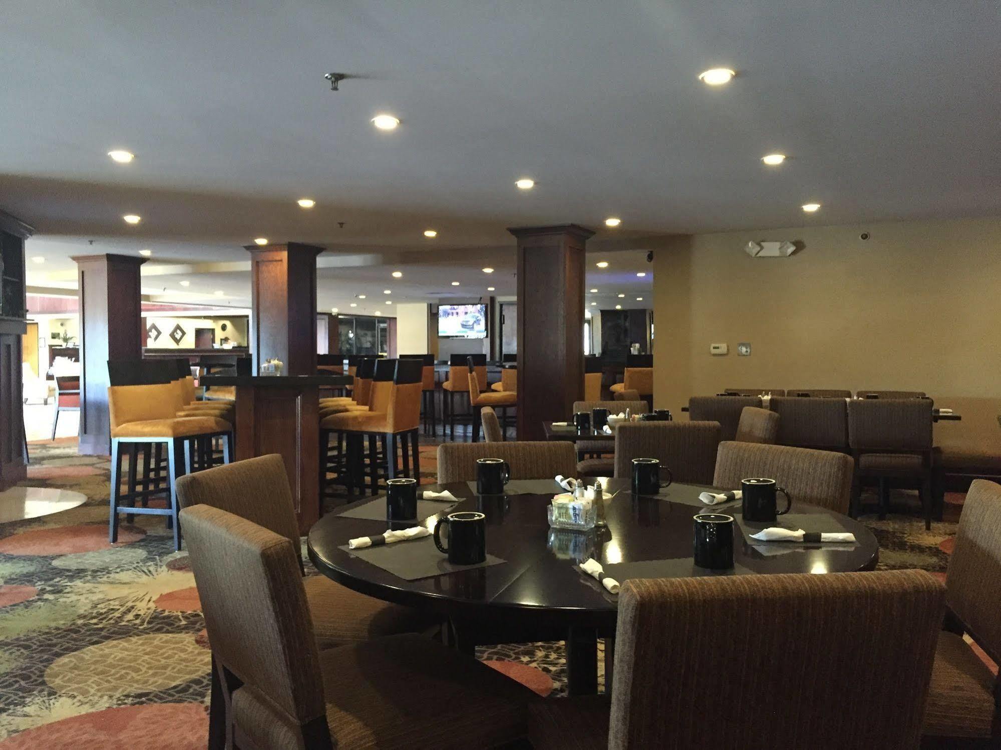 Radisson Hotel Detroit-Farmington Hills Exterior foto