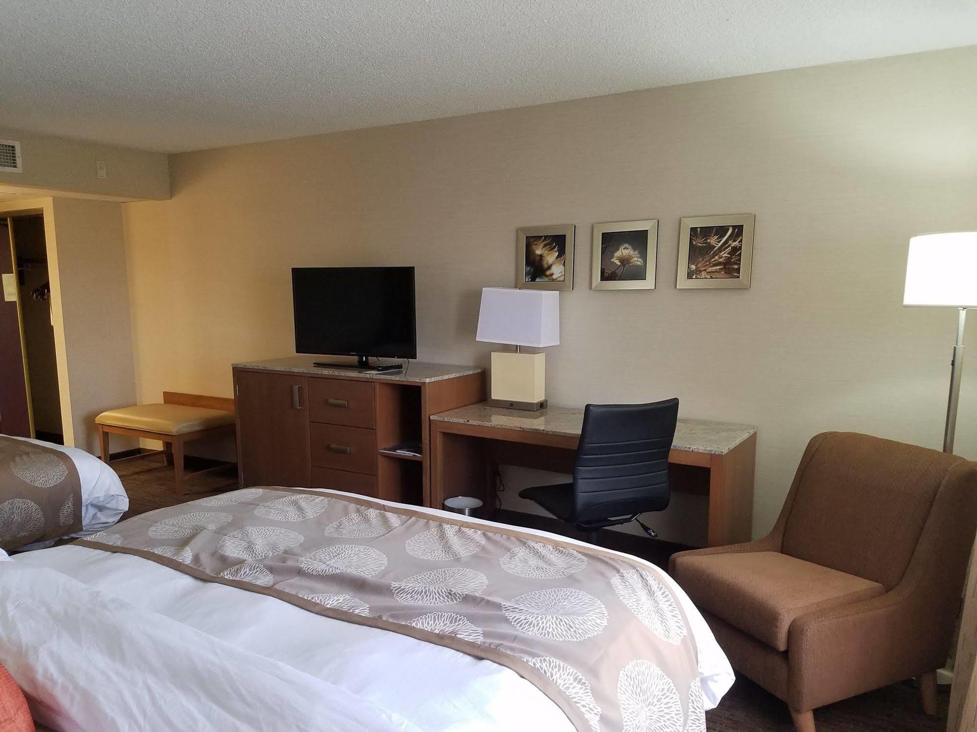 Radisson Hotel Detroit-Farmington Hills Exterior foto