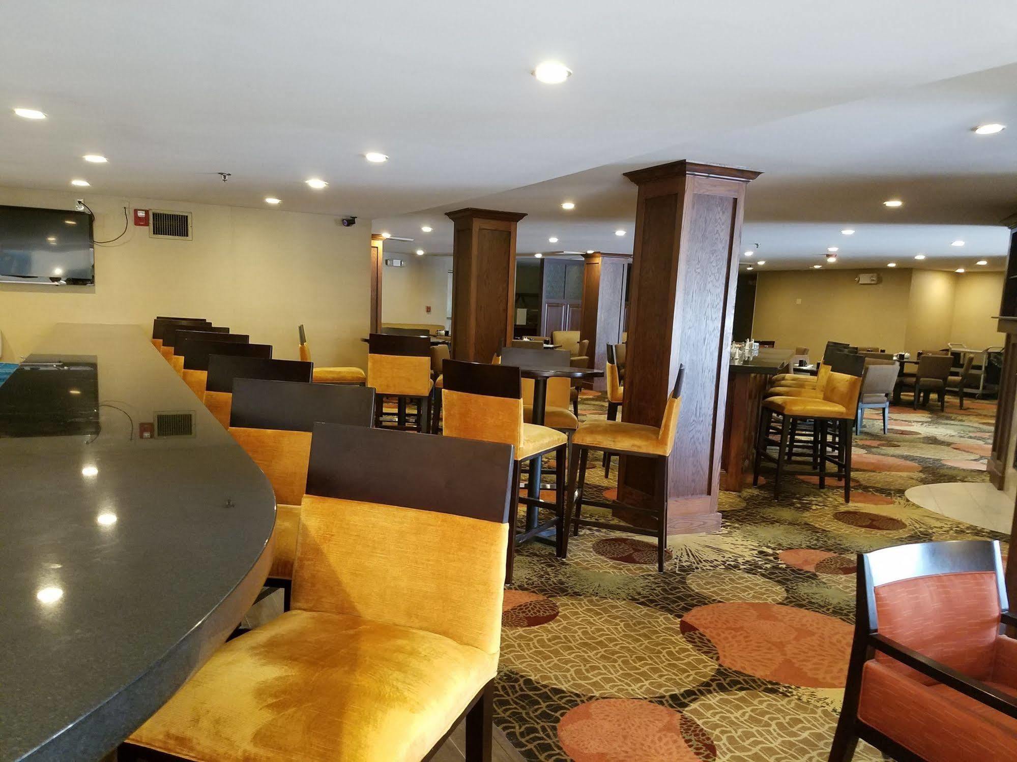 Radisson Hotel Detroit-Farmington Hills Exterior foto