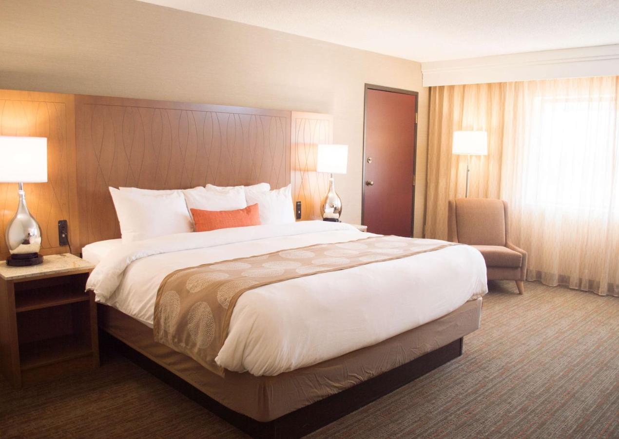 Radisson Hotel Detroit-Farmington Hills Exterior foto